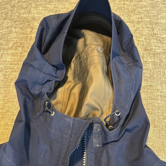 Marmot Utility Jacket in Navy Blue - Picture 4 of 13